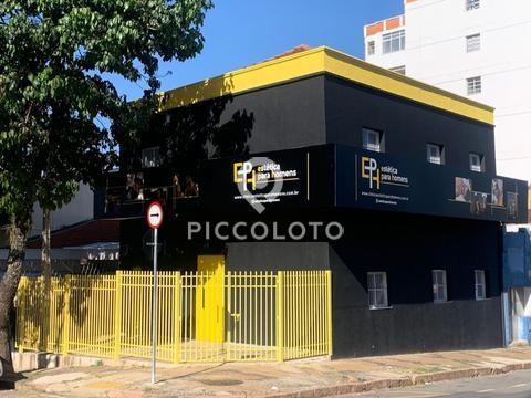 Casa reformada à venda em Campinas no Bairro Bosque ao lado da casa de Saúde, com 7 salas, mais 2 recepções., com 208 m²