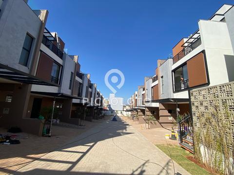 Sobrado à venda em Campinas, Chácara Primavera, com 3 quartos, com 158 m², Moreira 1730