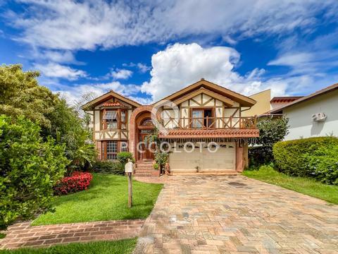 Sobrado à venda em Campinas, Residencial Vila Verde, com 7 quartos, com 411 m²