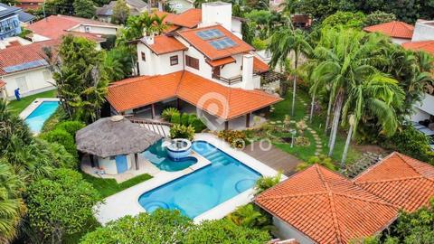 Sobrado à venda em Valinhos, Chácaras Alpina, com 5 suítes, com 822 m², Chácara Flora