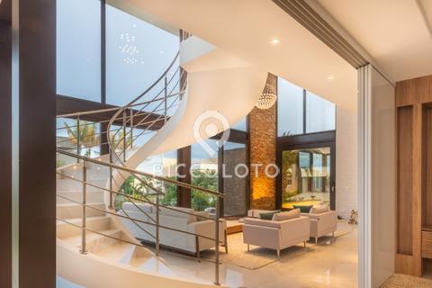 Sobrado à venda em Campinas, Loteamento Mont Blanc Residence, com 5 suítes, com 440 m²