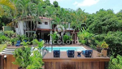Sobrado à venda em Ilhabela, Centro, com 4 suítes, com 295 m²