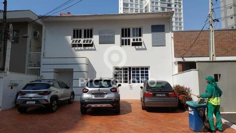 Sobrado à venda em Campinas, Vila Itapura, com 1 quarto, com 128 m²